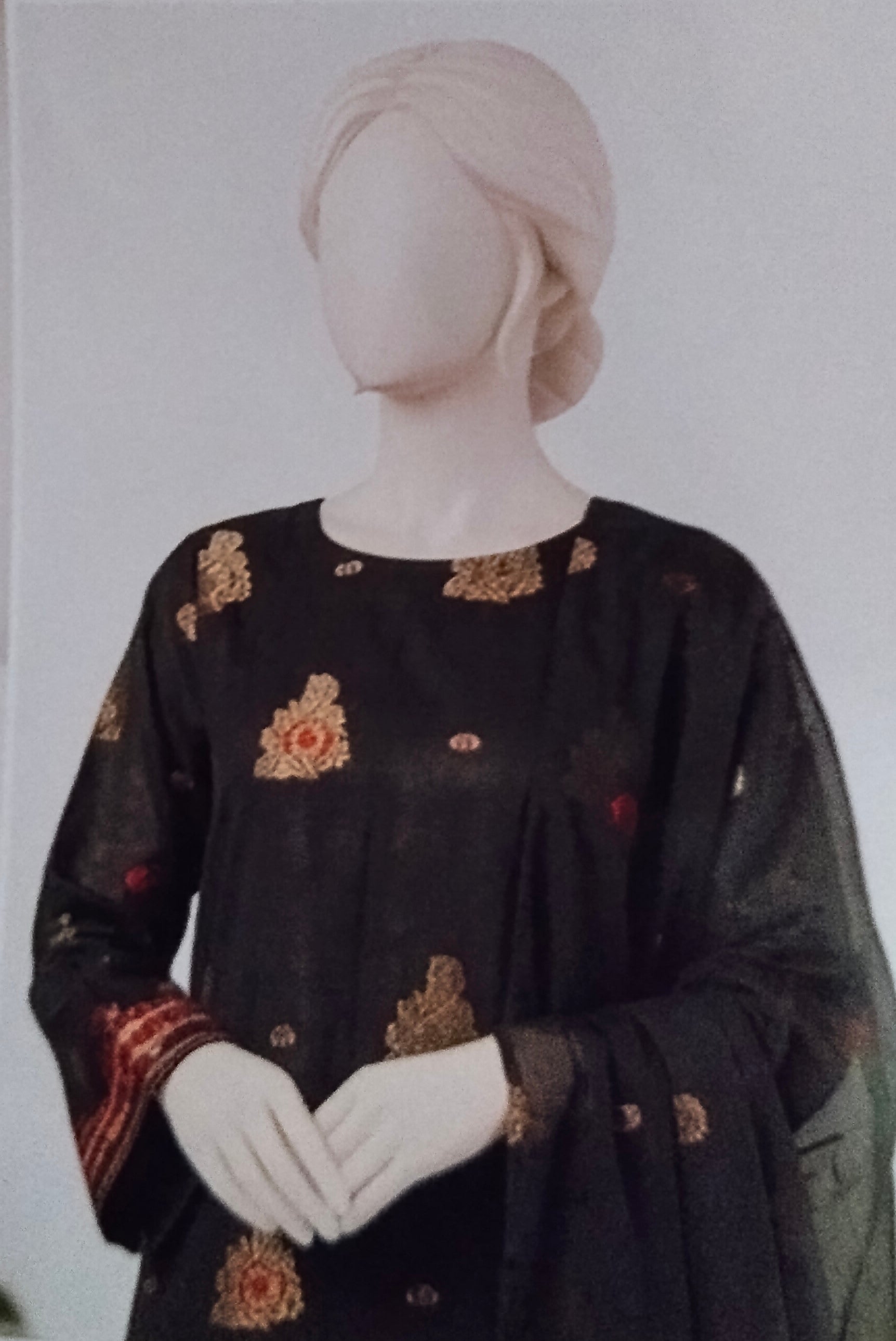VELMORA Noir Royale