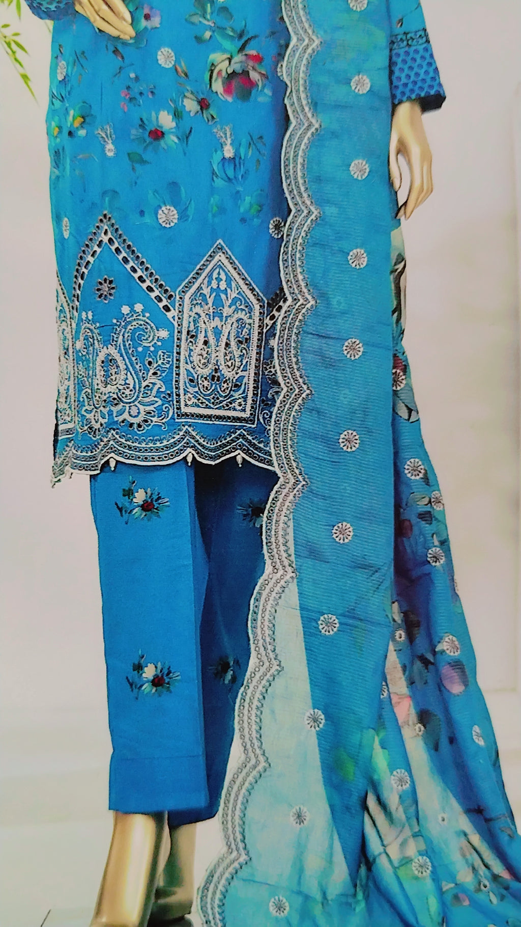 VELMORA Chicken Embroidered Elegance