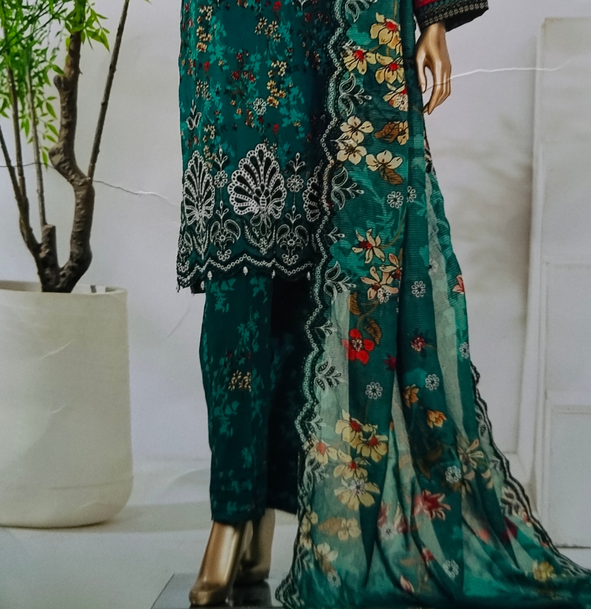 Velmora Chicken Embroidered Elegance